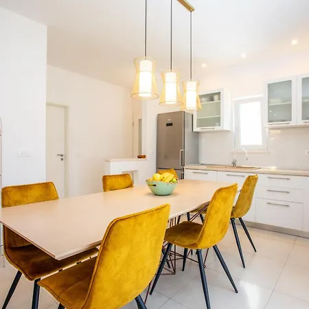 House Amaris, 20m From Sea With Parking, 6 Pax