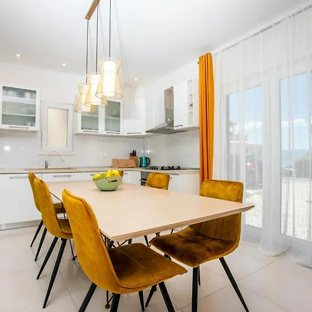 House Amaris, 20m From Sea With Parking, 6 Pax