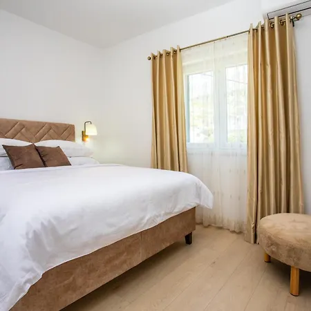 House Amaris, 20m From Sea With Parking, 6 Pax Holiday home *
