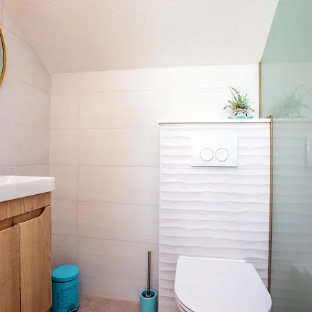 House Amaris, 20m From Sea With Parking, 6 Pax *