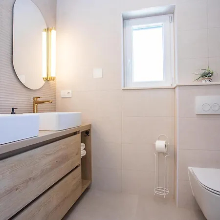 House Amaris, 20m From Sea With Parking, 6 Pax Holiday home *