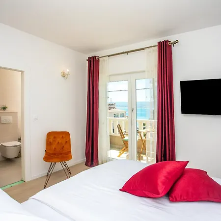 House Amaris, 20m From Sea With Parking, 6 Pax Holiday home *