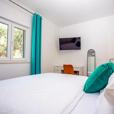 House Amaris, 20m From Sea With Parking, 6 Pax
